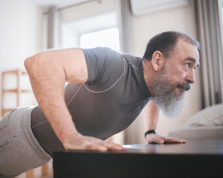 10 Best Bodyweight Exercises for Beginners (Backed by Science)